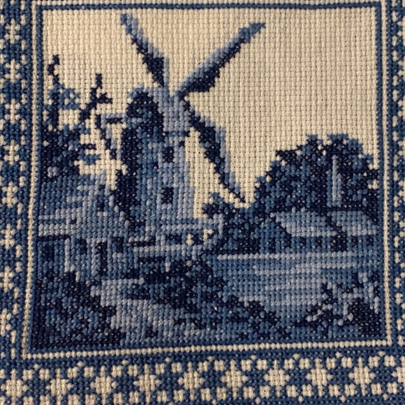 Tablecloth Handmade Vntg Delft Blue with Windmills with 5 Napkins - Picture 6 of 14